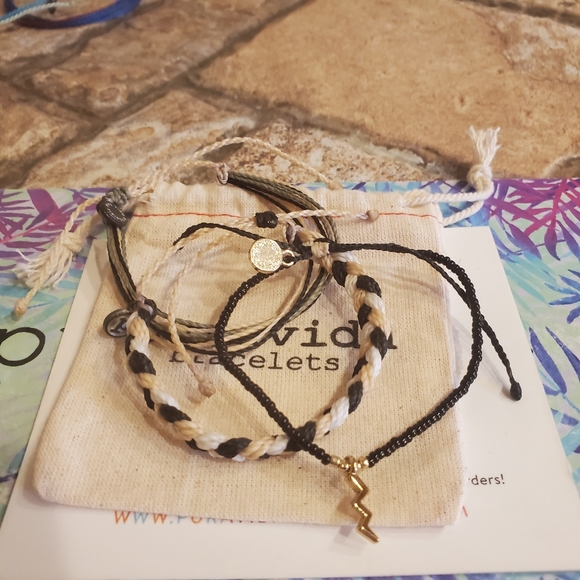 Pura Vida Jewelry - August 2017 Pura Vida Monthly